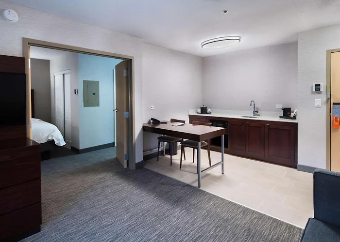 Hampton & Hotel