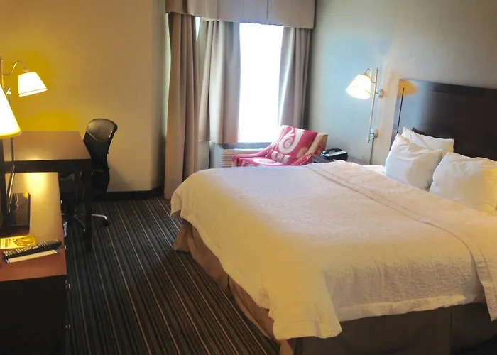 Hampton & Hotel